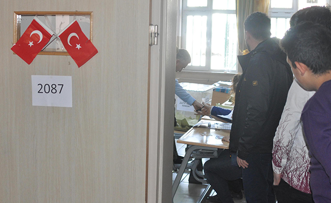 Hem fotoğraf çekti, hem kafa attı