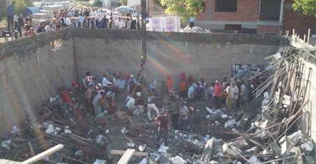 Mersin'de havuz inşaatı çöktü: 1 işçi enkaz altında kaldı