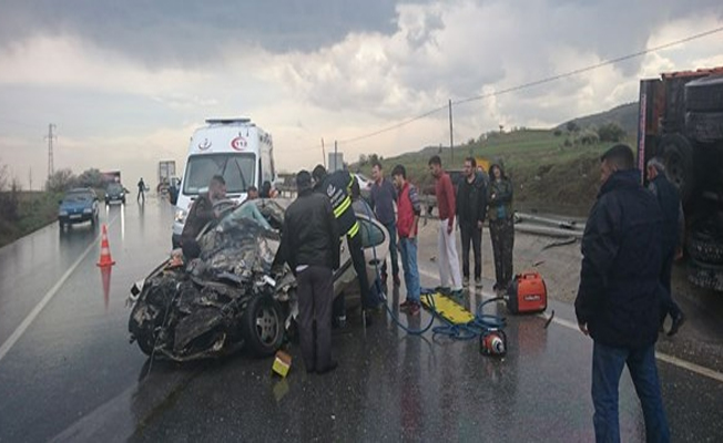 Eskişehir'de otomobil ile TIR çarpıştı: 2 ölü, 3 yaralı