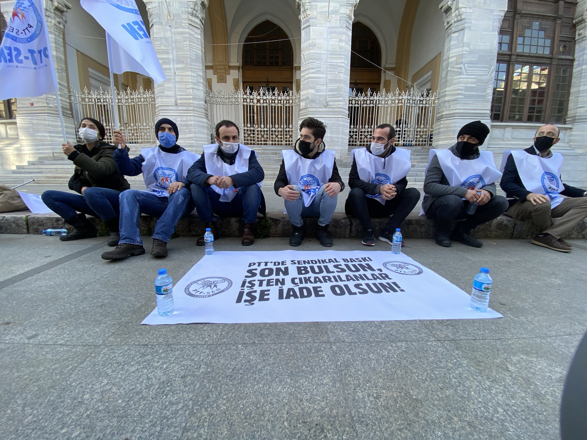Taşeron PTT işçileri 3 ilde oturma eylemi başlattı