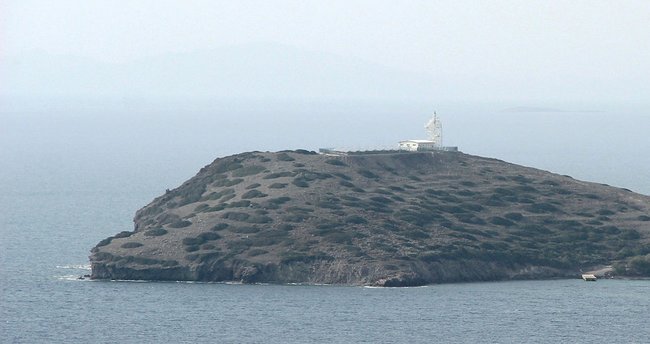 Türk askeri Kardak'ta Yunan'a göz açtırmıyor