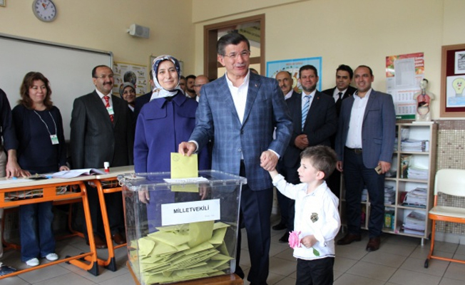 Davutoğlu'nun sandığından 'evet' çıktı