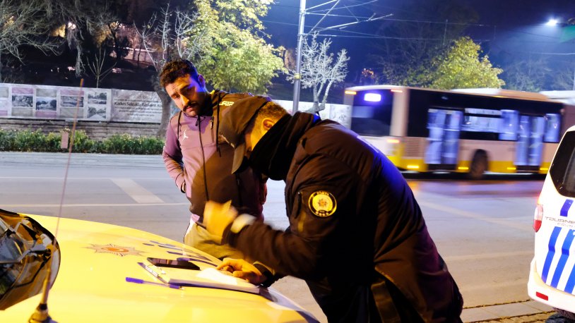 Ceza yiyen sürücüden polise: İnşallah benim tamirhaneye gelmezsiniz ağabey