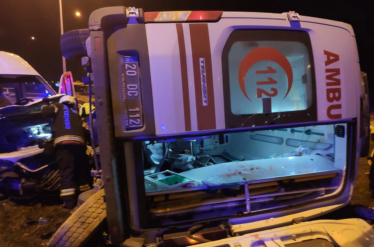 Sağlıkçıların siper olduğu bebek, devrilen ambulanstan sağ çıktı