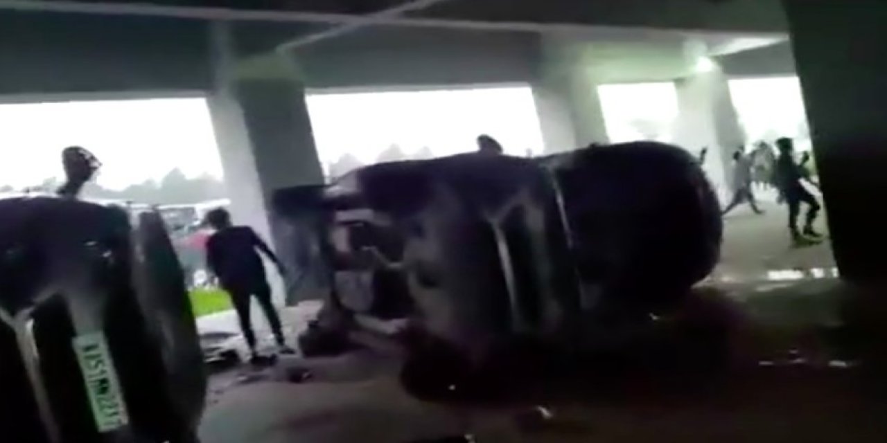 iPhone işçilerinin maaşı eksik yattı: Yöneticilerin ofisini bastılar!