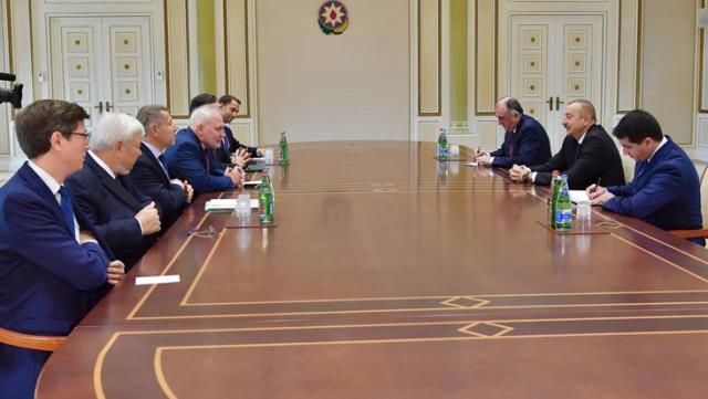 Aliyev duruşundan taviz vermiyor: "Sizi buraya ben çağırmadım, hadi konuşun!"