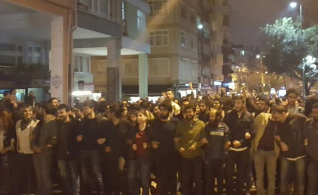 Kadıköy’de vatandaşlar YSK'yı protesto ediyor