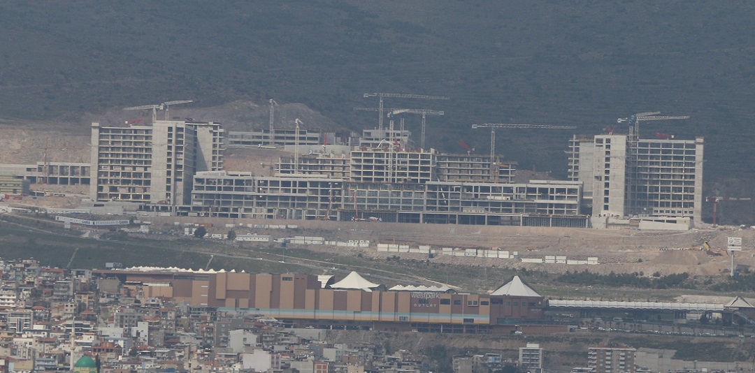 AKP'nin bitmeyen hastanesi: İzmir şehir efsanesi