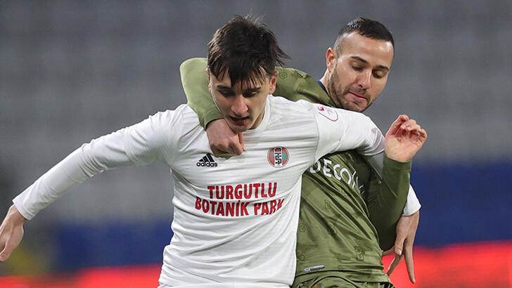 Başakşehir-Turgutluspor maçında goller havada uçtu