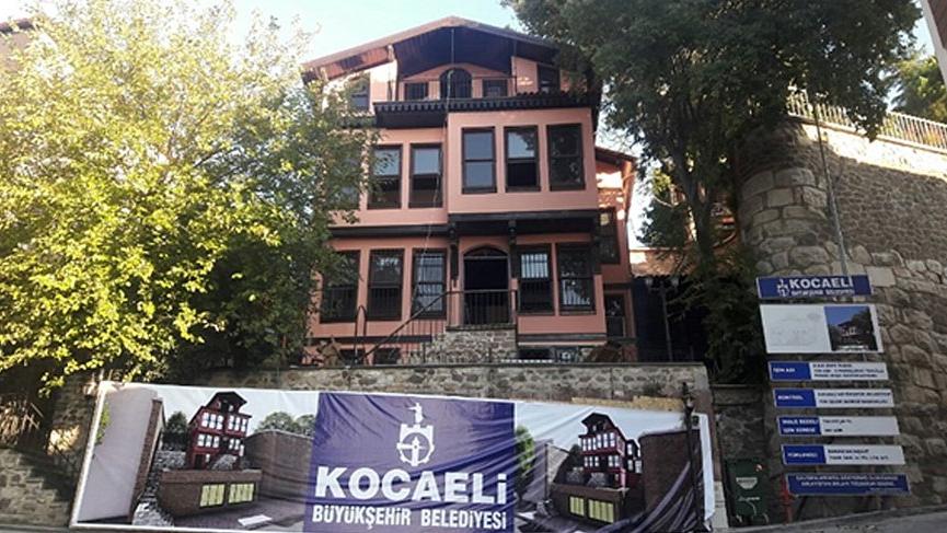AKP'li belediyeden Ensar Vakfı'na tarihi köşk hediyesi