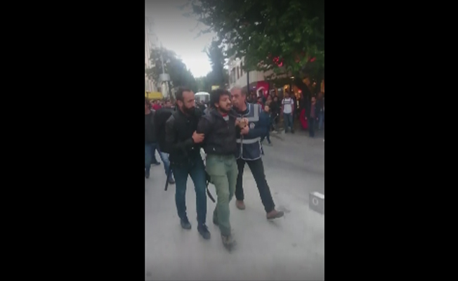 İzmir'de 'referandum şaibeleri'ni protesto edenlere gözaltı