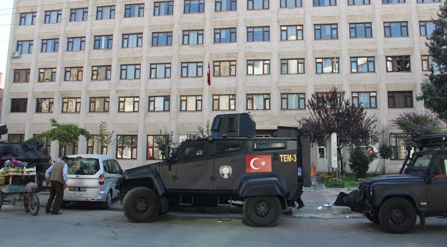 Kayyum atanan belediyelerde neler oluyor?