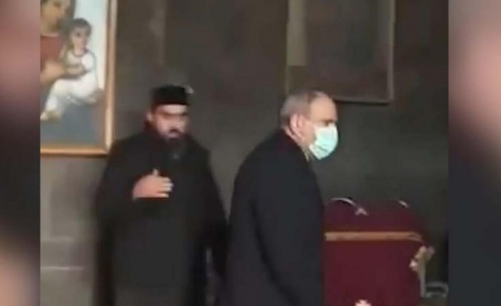 Papaz, Paşinyan'ı kiliseden kovdu, ortalık karıştı
