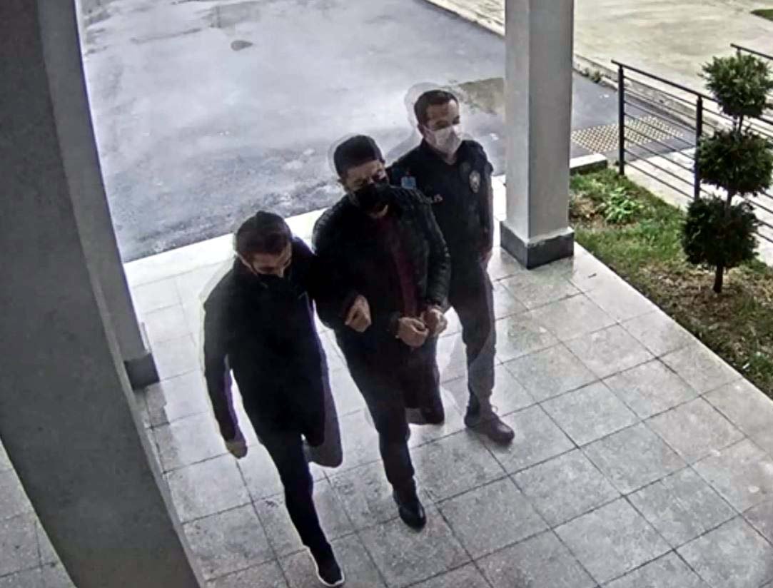 Ölü pasaportuyla kaçacaktı