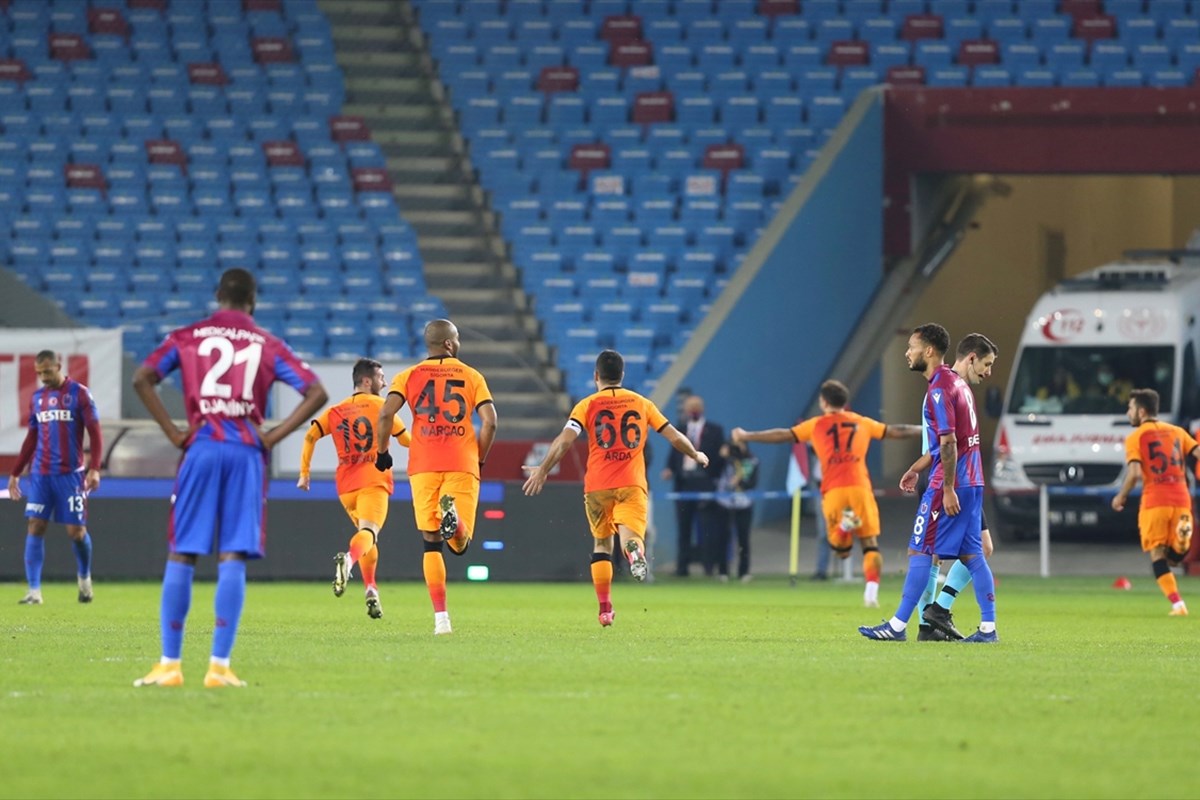 Galatasaray, Trabzonspor'u yenerek liderlik koltuğuna oturdu
