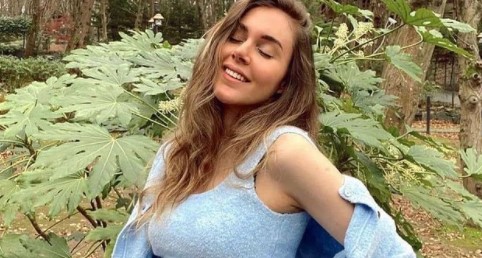 2. bebeğine hamile Berfu Yenenler'den yeni poz!