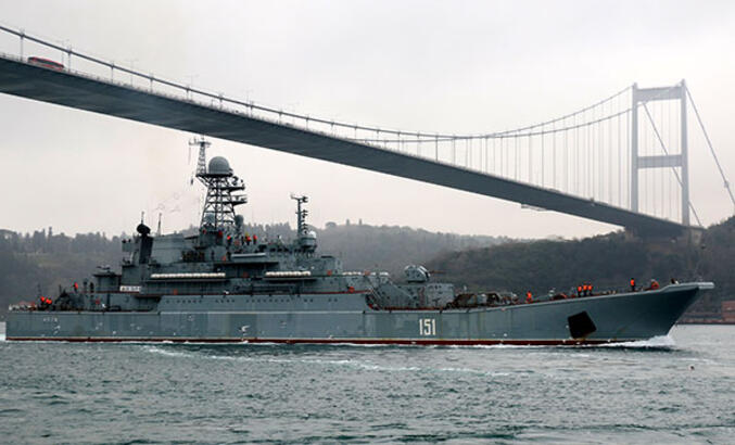 Rus savaş gemisi İstanbul Boğazı’nda