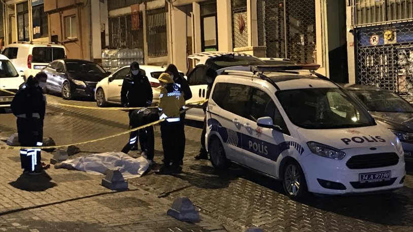 Üsküdar'da devriye gezen polisler cesetle karşılaştı
