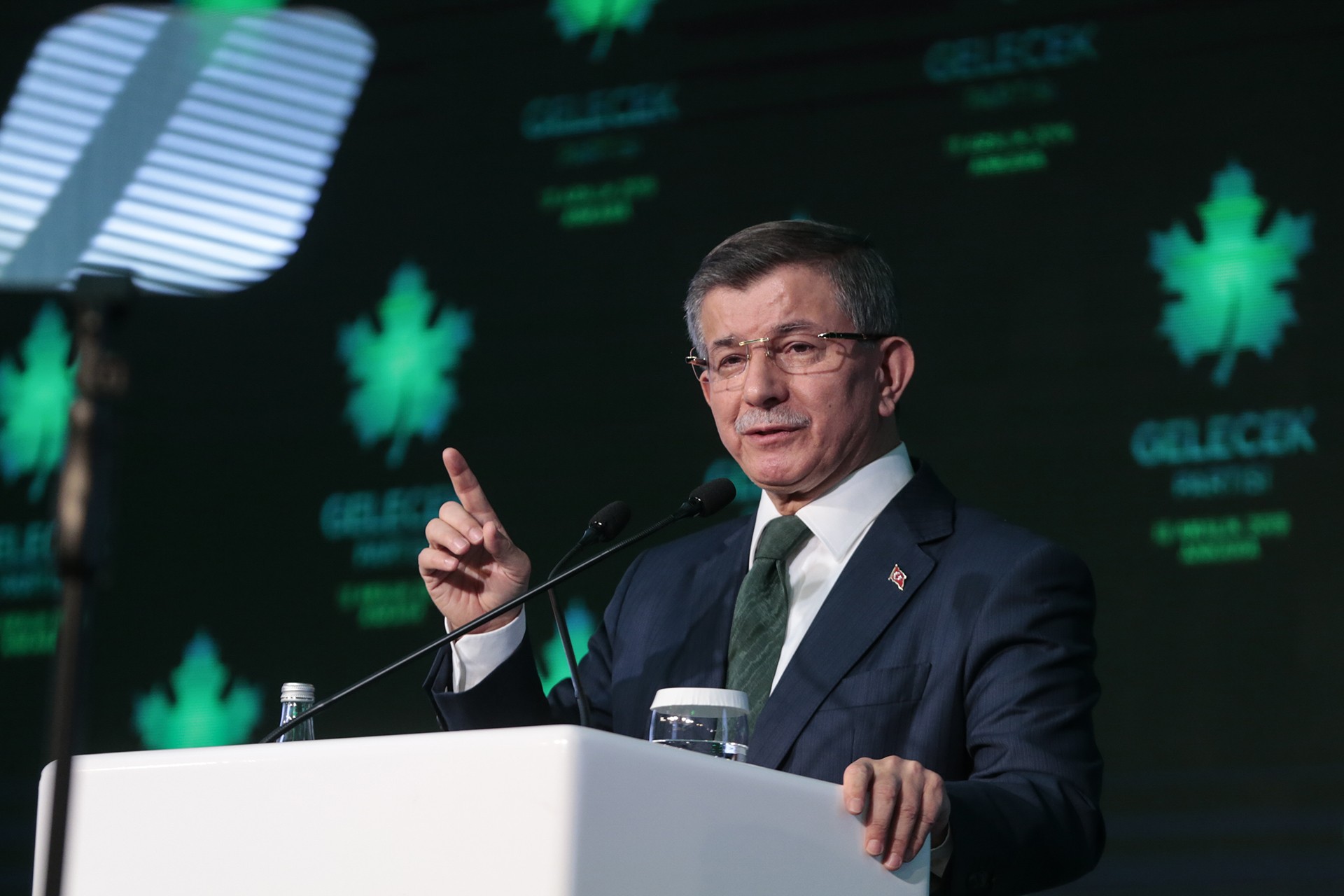 Davutoğlu'ndan sert çıkış: " Erdoğan, Sayın Bahçeli’nin onayı olmadan adım atamaz.”