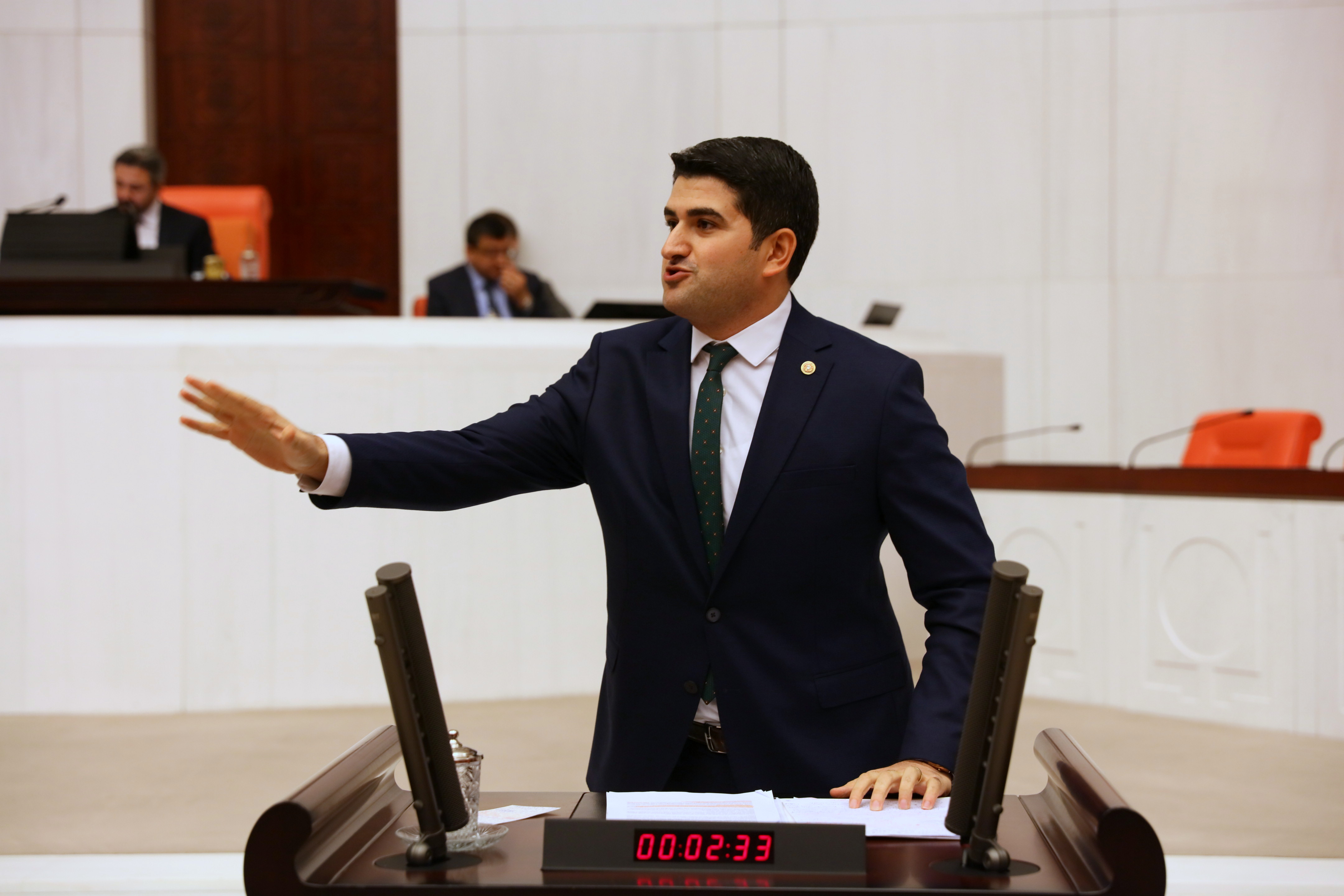 CHP'li Adıgüzel baret ve başörtü tartışmasına son noktayı koydu: "Utanç verici..."