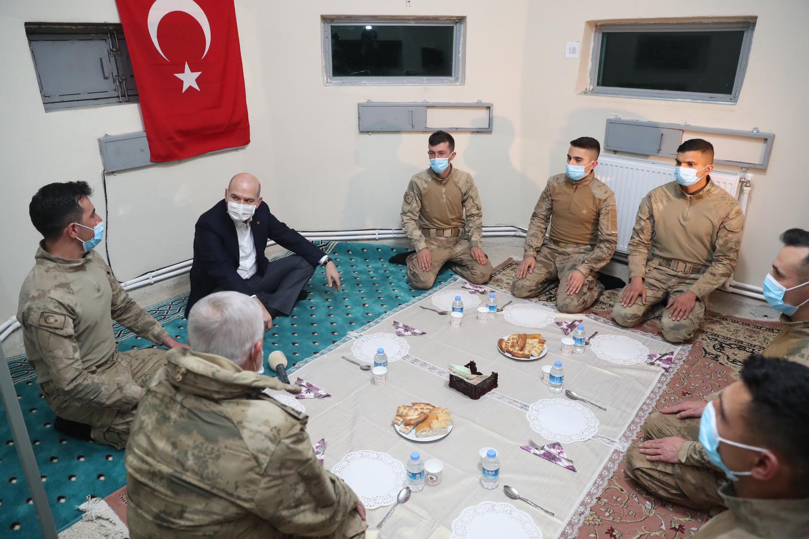 Bakan Süleyman Soylu'dan Yılmaz Özdil'e sert gönderme: "İt ürür, kervan yürür!"