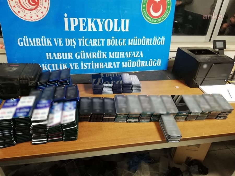 Habur Gümrük Kapısı'nda 1,8 milyon TL'lik telefon