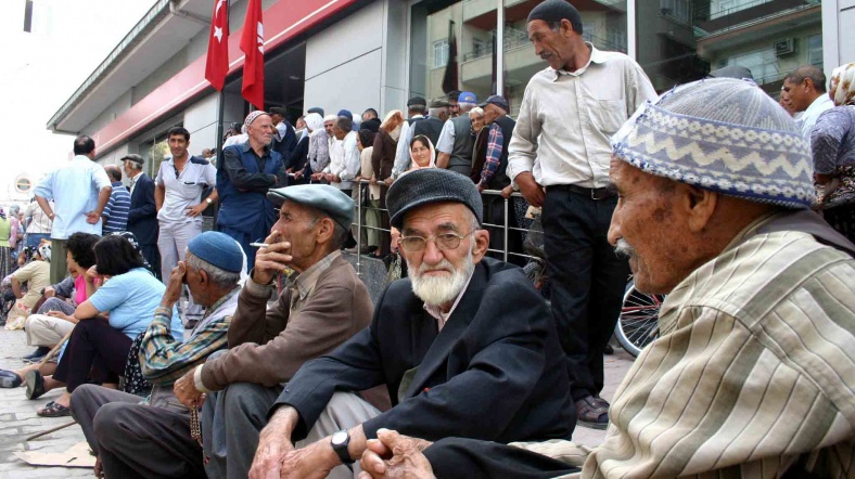 Emeklilerden intibak yasası çağrısı