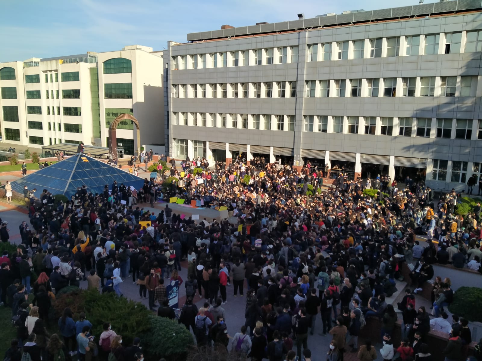 Boğaziçi Üniversitesi öğrencilerinden, 'Kayyum rektör Melih Bulu'yu istemiyoruz!" protestosu