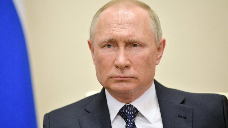 Rus Haber Ajansı konuşma yaparken Putin'in kafasını kesti
