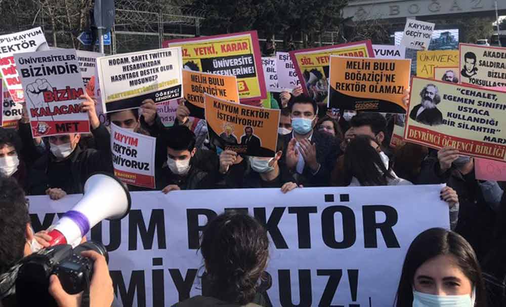 Melih Bulu'yu protesto ettiği için gözaltına alınan öğrenciler açıklandı