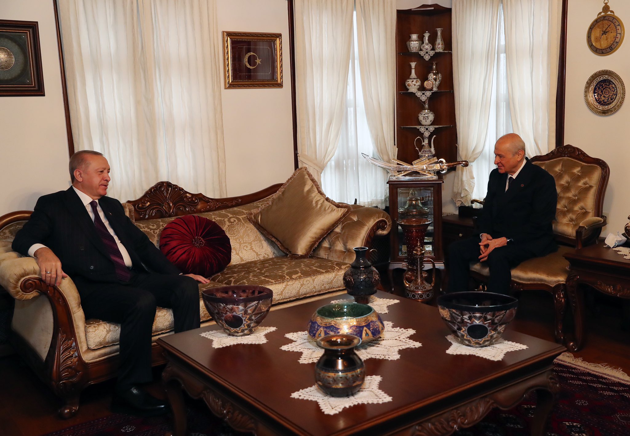 AKP'li Cumhurbaşkanı Erdoğan, Devlet Bahçeli'yi evinde ziyaret etti