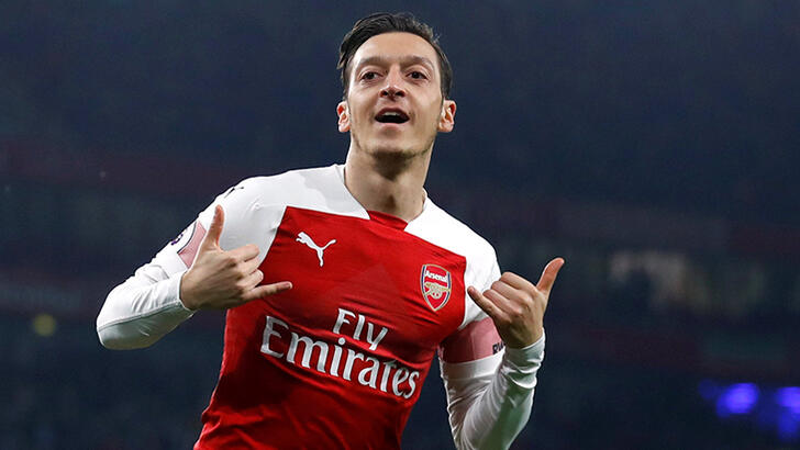 Mesut Özil'den sarı lacivertlileri sevindiren paylaşım
