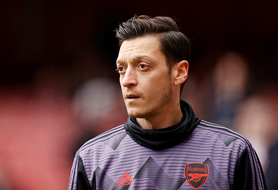 Mesut Özil maskeleri yolda!