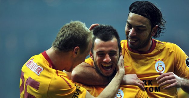 Galatasaray'a söz verdi, Deportivo'ya imza attı