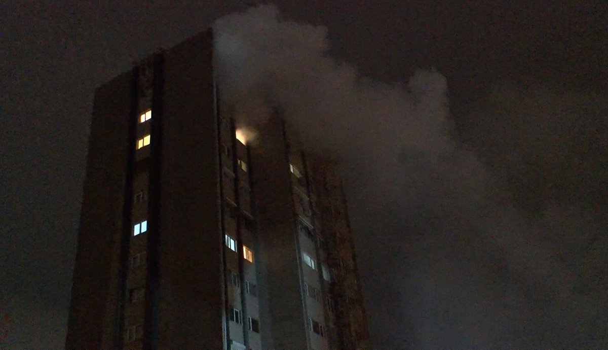 Sevgilisinin ellerini ve ayaklarını bağladı, içinde olduğu evi yaktı
