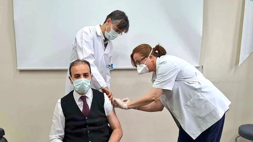 AKP'li Selim Gültekin ve eşi koronavirüs aşısı oldu