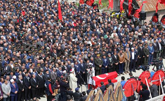 Şehit hakimi binlerce insan uğurladı