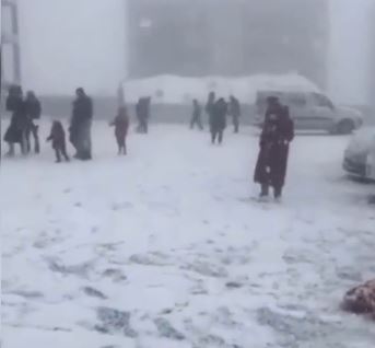 İzmir'e lapa lapa kar yağdı