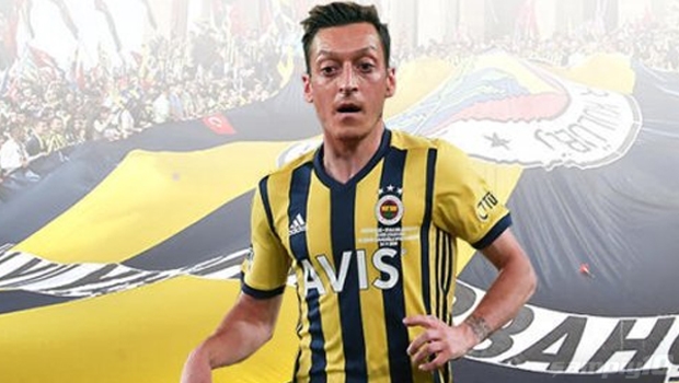 Mesut Özil 00.15'te Sabiha Gökçen'de