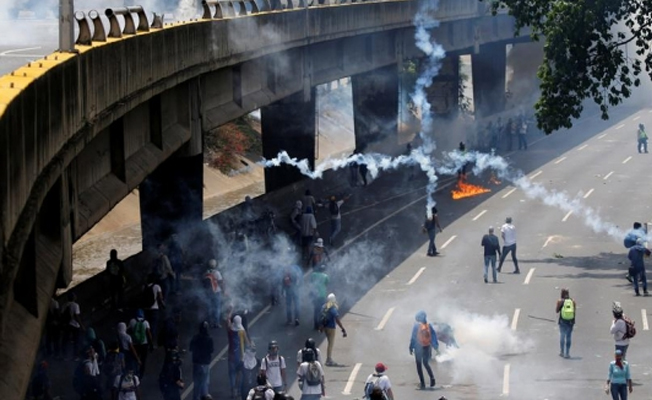Venezuela'da protestolar; iki gösterici daha hayatını kaybetti