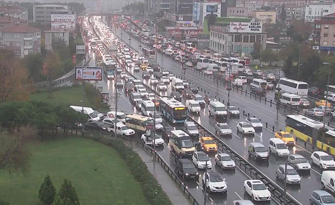 İstanbul'da trafik kilit!
