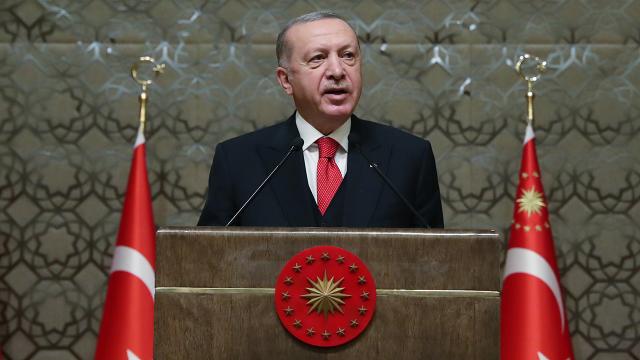 AKP'li Cumhurbaşkanı Erdoğan'dan dil vurgusu: "Maalesef kendi dilimizi konuşamıyoruz!"