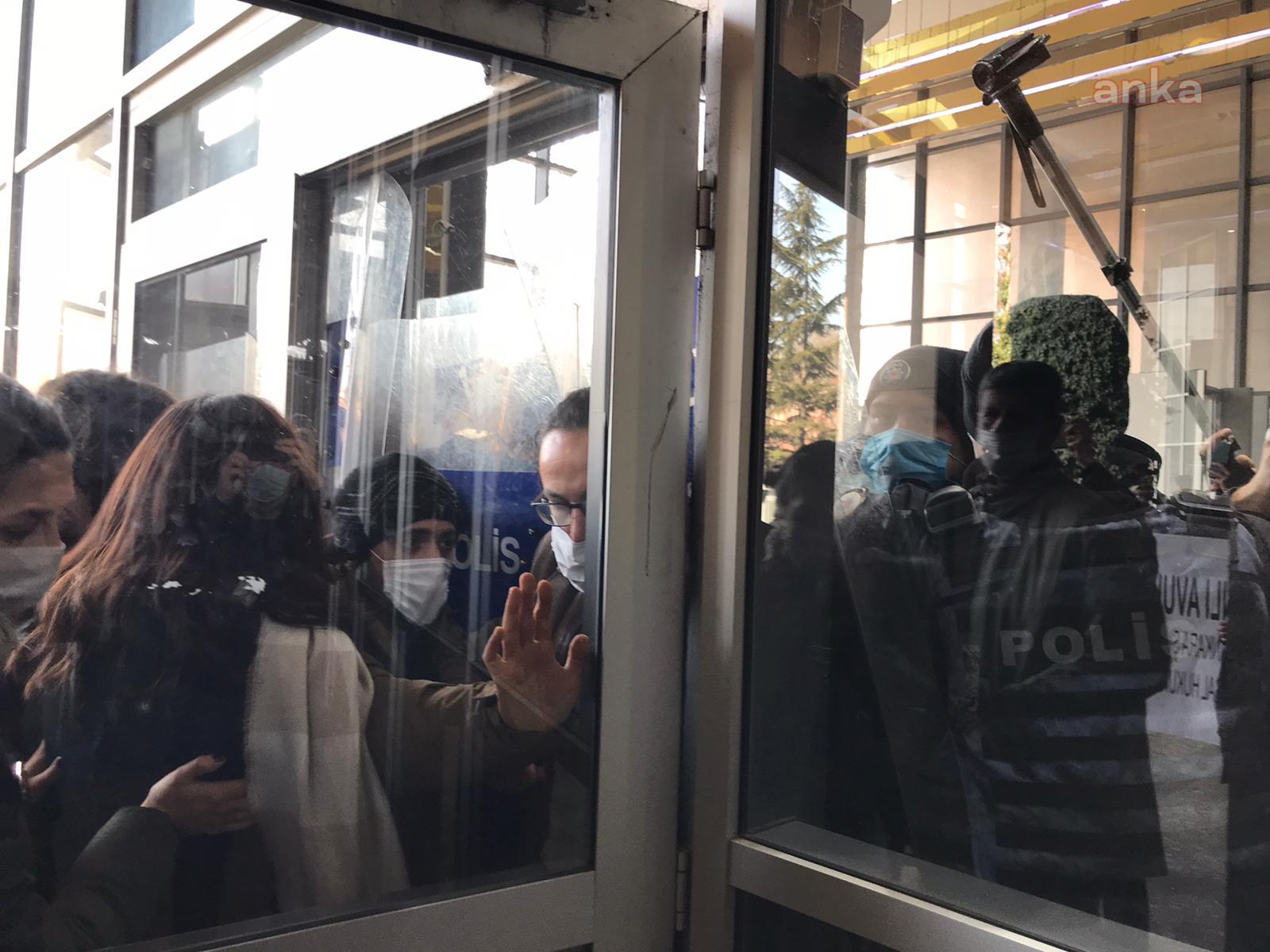 Adliyede AKP'ye izin var, avukatlara yok!