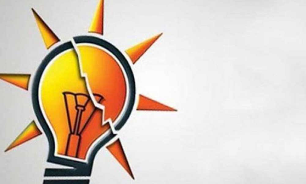 O isimler AKP'den istifa etti
