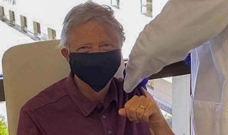 Bill Gates de koronavirüs aşısı oldu