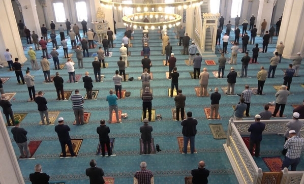 Hollanda'da Diyanet Vakfı'nın 'karışmayın' hutbesi yankılanacak