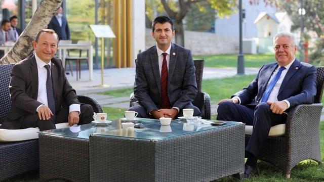 Kılıçdaroğlu, Memleket Hareketi'ne geçeceği iddia edilen 3 vekil ile görüştü!