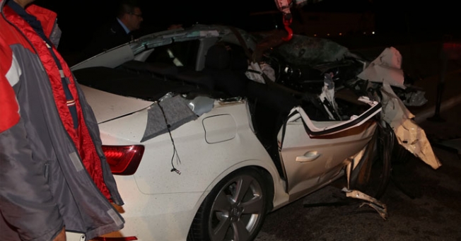 Hurdaya dönen otomobilden sağ çıktı