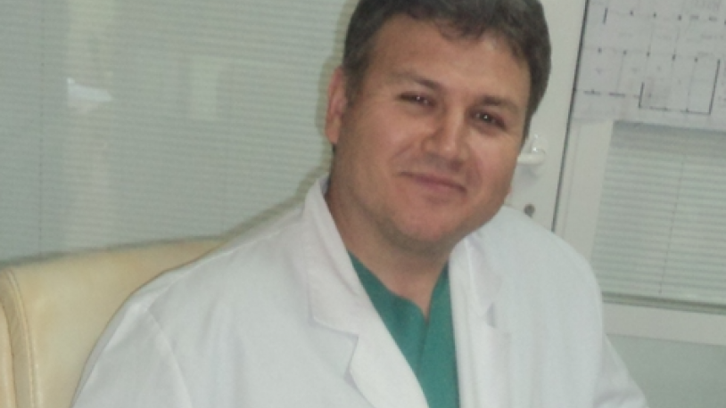 Koronavirüs aşısı olan doktor hastaneye kaldırıldı