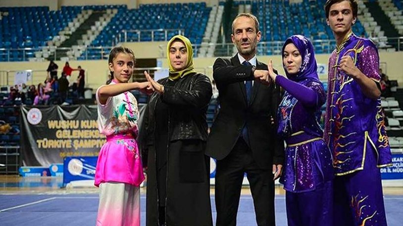 “Başörtümüze saldırıyorlar” diyen Wushu Başkanvekili, başörtüsü yasağı için “evet” oyu vermiş!